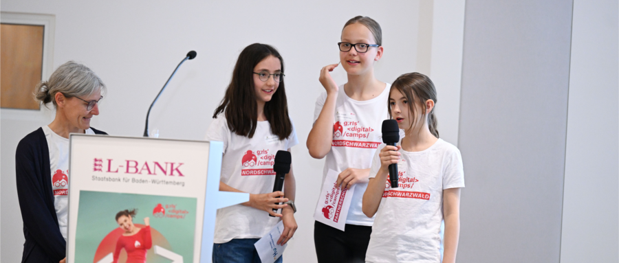 Das Girls‘ Digital Camp des OHG Nagold bei der Präsentation Ihrer Ergebnisse
